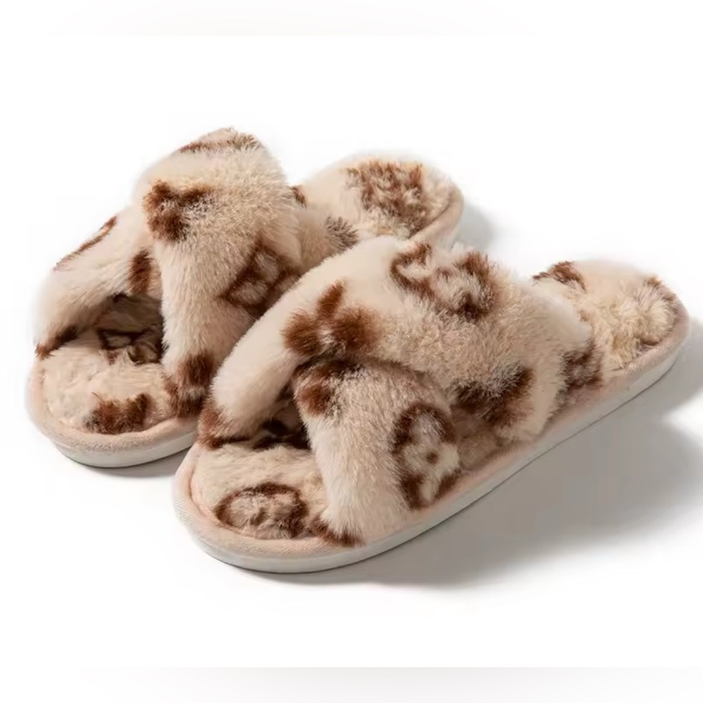 NEW Le Fleur Monogram Fluffy Slippers - Picture 3 of 6